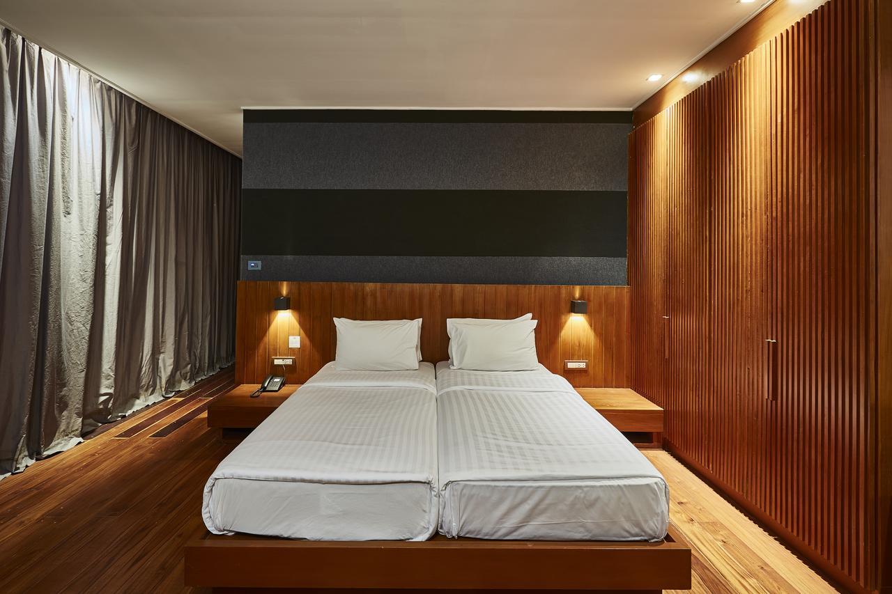 Luxx Langsuan Hotel - Sha Plus Банкок Екстериор снимка
