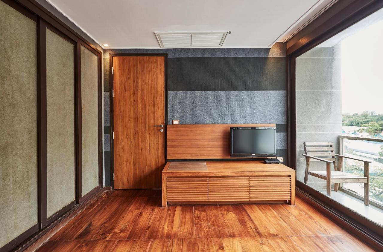 Luxx Langsuan Hotel - Sha Plus Банкок Екстериор снимка