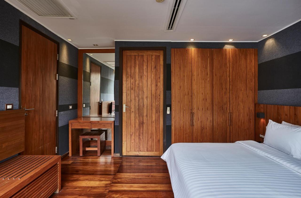 Luxx Langsuan Hotel - Sha Plus Банкок Екстериор снимка