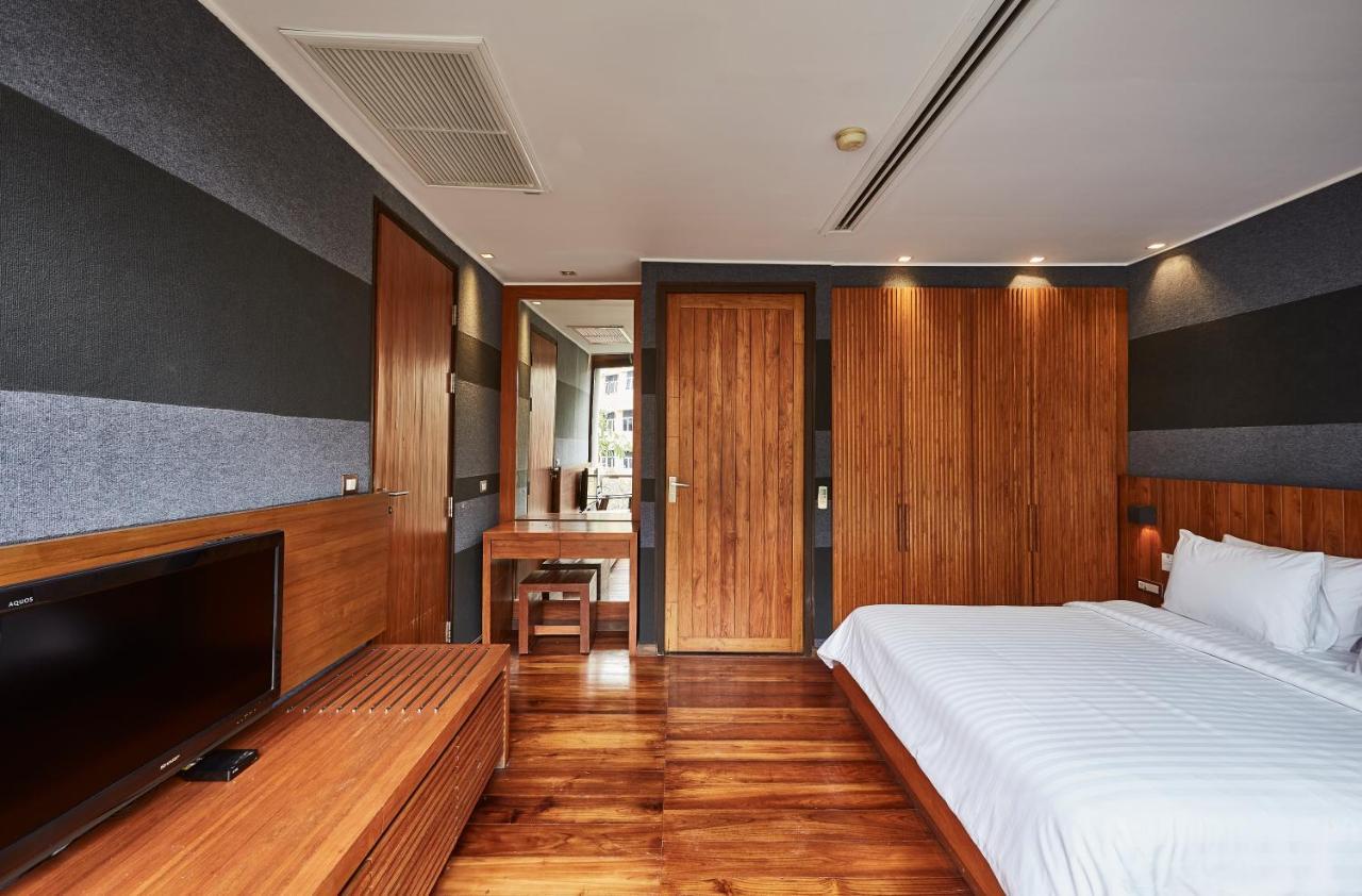 Luxx Langsuan Hotel - Sha Plus Банкок Екстериор снимка