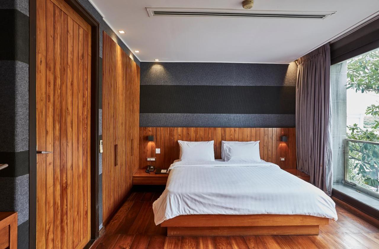Luxx Langsuan Hotel - Sha Plus Банкок Екстериор снимка