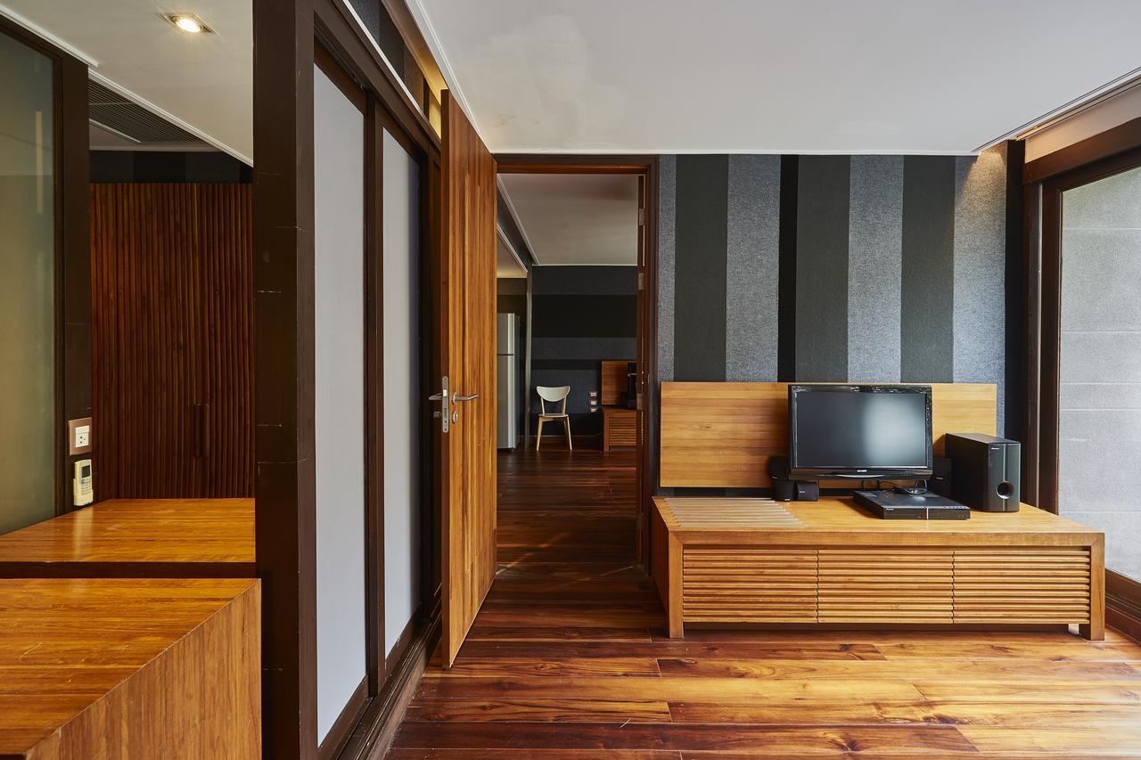 Luxx Langsuan Hotel - Sha Plus Банкок Екстериор снимка